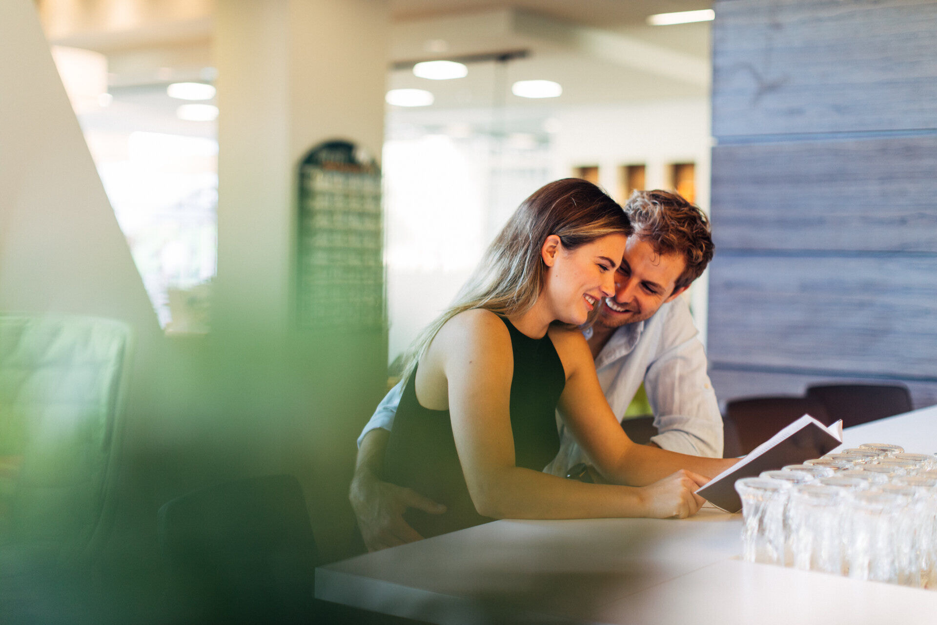 HHM_Paerchen-an-der-Bar-II